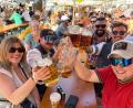 Bild: Petra Hartl
So lässt es sich leben: Das Altstadtfest in Amberg ist eröffnet.