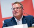 Archivbild: Peter Kneffel/dpa
Holger Grießhammer lud einen Alleinunterhalter zum Sommerfest der SPD-Landtagsfraktion ein.