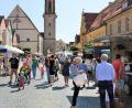 Archivbild: Romina Passon-Pühl/Stadtmarketing Kemnath
Der nächste Kemnather Wochenmarkt wartet mit zwei Neuzugängen bei den Fieranten auf. Das Bild zeigt einen der vergangenen Markttage.