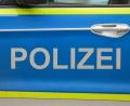 Symbolbild: Jan Woitas/dpa
Bei einem Verkehrsunfall auf der A 93 bei Schwarzenfeld entdecken Beamte der Autobahnpolizei einen vorliegenden Haftbefehl gegen einen der Unfallbeteiligten.