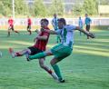 Archivbild: Dieter Jäschke
Für Julian Kiener (links, gegen Andreas Lang vom FC Wernberg), den Neuzugang des SC Luhe-Wildenau, könnte es beim Höhbauer-Cup zu einem schnellen Wiedersehen mit seinem Ex-Verein SpVgg SV Weiden kommen.