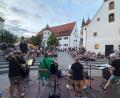 Bild: Marko Pammer
Zahlreiche Rockklassiker hatten die Musiker von Schmex bei ihrem Konzert im Nabburger Spitalhof im Gepäck.