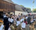 Bild: aub
Für den perfekten Kirwaausklang im Edelmannshof sorgte die Nabburger Blasmusik.