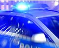 Symbolbild: Carsten Rehder/dpa
Die Polizeiinspektion Schwandorf sucht Zeugen nach einer Unfallflucht auf dem Parkplatz einer Spielhalle.