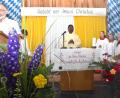 Bild: no
Beim Festgottesdienst am Altar feierte erstmals, gleichzeitig aber auch letztmals, der Pfarrer von Herz Jesu in Rosenberg, Dr. Michael Donald, den Festgottesdienst zum Patrozinium; (links am Ambo) Werner Wismet, Mesner der St. Johannes Kapelle.