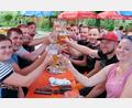 Archivbild: bsc
Das alle drei Jahre stattfindende Friedenfelser Bürgerfest ist beliebt bei Alt und Jung. Als Festplatz steht in diesem Jahr das Rondell mit seinen großen Schatten spendenenden Bäumen neben der Brauerei zur Verfügung.