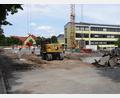 Bild: ak
Auf der Baustelle der Offenen Ganztagsschule starteten die Gründungs- und Abrissarbeiten.