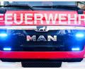 Bild: Julian Stratenschulte/dpa
Am Morgen ist die Feuerwehr noch zur Brandwache vor Ort. (Symbolbild)