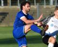 Archivbild: btg
Igli Cami (links) wird künftig nicht mehr für die SpVgg SV Weiden auflaufen. Der Mittelfeldspieler wechselt zum Ludwigsfelder FC.