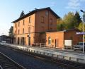 Archivbild: wb
Hier am Bahnhof Reuth bei Erbendorf wurde der Mann schließlich festgenommen.