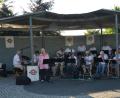 Bild: dob
Einen heißen Sommerabend nutzte die Weidener Metro-Big-Band mit Sängerin Ines im Generationenpark und verbreitete eine vorgezogene Urlaubsstimmung.