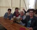 Bild: ror
Barbara Herrmann (Mitte) aus Muglhof feierte ihren 95. Geburtstag. Die Aufnahme stammt aus dem vergangenen Jahr, als sie zusammen mit ihrer Tochter, der Enkelin und dessen Mann das Muglhofer Dorffest besuchte.