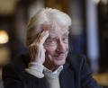 Archivbild: Christian Beutler/dpa
Der Schweizer Komiker Emil Steinberger erreichte in Deutschland Kult-Status. Am Sonntag kommt der heute 92-Jährige mit seiner Frau Niccel Steinberger nach Amberg, um den Dokumentarfilm "Typisch Emil" zu zeigen.