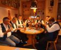 Bild: amö
Eine Prise „Schmai“ in geselliger Runde im Vereinslokal „Hexenhäusel“ schmeckt den Mitgliedern des Schnupferclub Dieterskirchen immer.