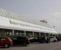 Bild: Clara Margais/dpa
Medienberichten zufolge wurden mehrere Menschen an Bord eines geparkten Passagierjets verletzt, als die Maschine wegen eines kleineren Brandes an Bord geräumt werden musste.