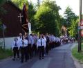Bild: bkr
Start des Kirchenzugs vom Feuerwehrgerätehaus im Hintergrund zur Dorfkapelle.