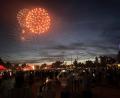 Bild: mor
Ein großes Brillantfeuerwerk war der Abschluss des Festes zum amerikanischen Unabhängigkeitstag auf dem Paradefeld vor dem Wasserturm der mit den amerikanischen Nationalfarben beleuchtet wurde.