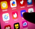 Archivbild: Sina Schuldt/dpa
Der Kontakt lief über eine Dating-App. Nach dem Austausch von Nacktbildern wurde ein Mann aus Sulzbach-Rosenberger erpresst.