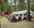 Bild: Andrea Gagulic
Zahlreiche Besucher treffen sich auf dem Waldfest des OWV Kohlberg.