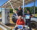 Bild: Martin Kopp
ZEN bringt Klimaschutz zum Anfassen: Der neue Solarcarport in Ensdorf ermöglicht das kostenlose Laden mit Sonnenstrom – rund um die Uhr, netzunabhängig und für alle zugänglich.