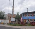 Bild: fz
Vorne von der Ortsdurchfahrt aus gesehen ist ein Teil der Erweiterung der Grundschule Bechtsrieth zu sehen. In einem Jahr soll die Großbaustelle abgeschlossen sein.