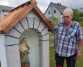 Bild: Benkhardt
Willi Kraus hat zum Dank an überstandene Krankheiten und Krankenhausaufenthalte in Boxdorf eine Mariengrotte gestiftet. In der Grotte steht eine barocke Madonna mit dem Jesuskind.