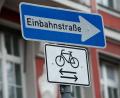Symbolbild: Peter Kneffel
In Sulzbach-Rosenberg dürfen Radfahrer nun auch entgegen der Einbahnstraßenrichtung fahren.