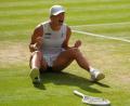 Bild: Kirsty Wigglesworth/AP/dpa
Iga Swiatek feiert ihren Titel.