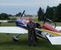 Bild: gsp
Markus Feyerabend nach seinem Kunstflug mit der Extra 330 SC.