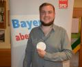 Bild: jr
Einstimmig wurde Jonas Prauschke zum Bürgermeisterkandidat der SPD Tirschenreuth gekürt. Seine Notizen für die Bewerbungsrede hatte der 32-Jährige auf einem Bierdeckel notiert.
