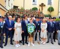 Bild: Ortrud Sperl
Der Jubelverein und die Patenkompanie feiern gemeinsam den Festgottesdienst mit der Segnung der Fahnenbänder.