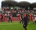 Bild: gf
Die Amberg Allstars (dunkle Trikots) traten am Freitag im Benefiz-Spiel gegen eine Ü45-Mannschaft des FC Bayern München (rote Trikots) an.