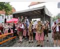 Bild: bnr
Bürgermeister -Richard Tischler und die Würdenträger der Stadtschützen eröffnen das Bürgerfest.
