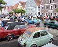 Bild: bö
Klein und groß, die Palette der Oldtimer-Fahrzeuge ist riesig und reicht vom Fiat 500 bis zum Mercedes Benz 220 SE Cabriolet. Der 6-Zylinder stammt aus den frühen sechziger Jahren und ist eine der Nobel-Karossen des Treffens.