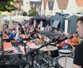 Bild: Hirsch
Bürgerfest-Sonntag, 20.30 Uhr: Die Reihen vor den Bühnen lichten sich langsam. Schade für die tollen Bands, die noch im Programm waren.