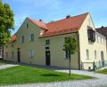 Bild: jr
Den kirchlichen Segen erhält am Sonntag, 20. Juli, das generalsanierte Reslhaus in Konnersreuth. Am Sonntagnachmittag sind von 14 bis 17 Uhr stündlich Führungen durch das Haus geplant.