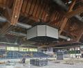 Bild: Gerhard Kreutzer
Der neue Videowürfel inmitten der aktuellen Baustelle Hans-Schröpf-Arena. Das Weidener Eisstadion wird umfassend modernisiert.