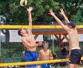 Bild: VC DJK Amberg/exb
Sebastian Helm (links) startet bei der Bayerischen im Beachvolleyball.