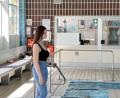 Bild: Dominik Hopperdietzel [hop] (Dominik.Hopperdietzel@oberpfalzmedien.de)
Larissa Dietrich hat alles im Blick: Täglich steht sie neben den Becken und überwacht die Badesituation.