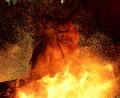 Archivbild: Kunz
Feuer und gruselige Masken und Verkleidungen: Das gehört beim Raunachtslauf im Januar in der Weidener Altstadt dazu. Ob der Lauf weiter jährlich stattfindet, ist unklar.