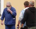 Archivbild: Houschka
Karlheinz "Charlie" R., bundesweit bekannt unter dem Namen "Mexiko-Heinz", musste sich ab Juli 2021 wegen Mordes vor dem Landgericht Amberg verantworten. Seine lebenslange Haftstrafe dauerte vier Jahre, sie endete nun mit seinem Tod im Gefängnis. Auf dem Bild trägt Karlheinz R. eine Corona-Schutzmaske.