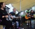 Bild: Kunz
FranKa & the Tiny Mister im Innenhof der Regionalbibliothek in Weiden.