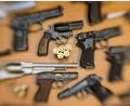 Bild: Friso Gentsch/dpa
Es gibt strenge Regelungen für den Erwerb, Besitz und die Nutzung von Waffen, die im Waffengesetz (WaffG) festgelegt sind. (Symbolbild)