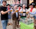 Archivbild: Fred Lehner
Zu einem „Prosit der Gemütlichkeit“ wird auch beim diesjährigen Bürgerfest wieder kräftig angestoßen.