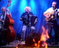 Bild: Kunz
Sepp Frank, Wolfgang Berger und Hans "Yankee" Meier (von links) boten Folk-Musik bei Lagerfeuerromantik.