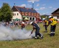 Bild: hbe
Es gab viel zu sehen beim Blaulichttag in Schnaittenbach: Dieser simulierte Waldbrand war schnell gelöscht, mit Spezialgerät – Löschrucksäcken mit 20 Litern Inhalt und Spezialharken.