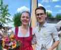 Bild: u
Bei der 13. Steiningloher Stodlkirwa wurden Anna Wendl und Leon Panzer zum neuen Ober-Kirwapaar gekürt.