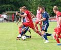 Bild: Gebert
Kapitän Julian Fürst (Zweiter von links) und der TSV Waldershof zogen zum Saisonauftakt gegen die SG Regnitzlosau den Kürzeren.