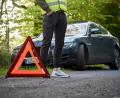 Symbolbild: djd/Itzehoer Versicherungen
Nach einem Wildunfall muss die Unfallstelle abgesichert werden, der Vorfall ist unverzüglich der Polizei zu melden.