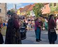 Bild: jua
Auf dem Mittelalterlichen Markt in Nabburg gab es viel zu sehen und zu hören. Kinder können ihre Erlebnisse nun bei einem Malwettbewerb zum Ausdruck bringen.